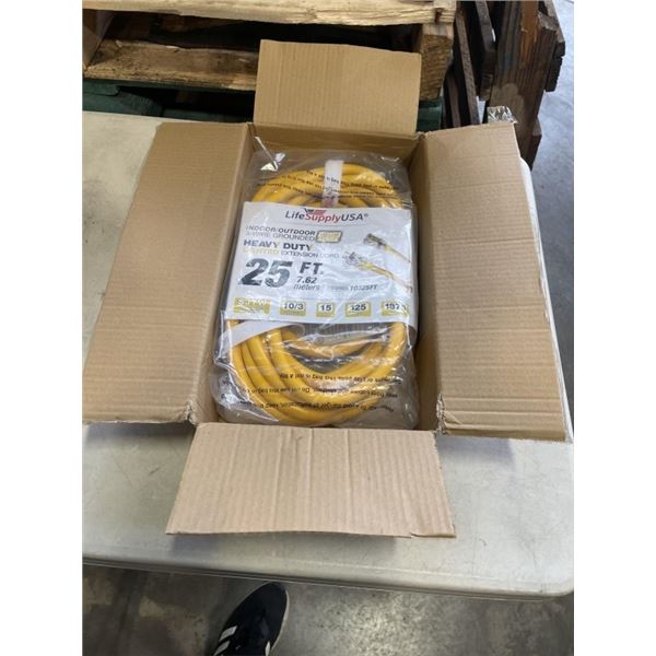 AS NEW 25FT YELLOW  INDOOR OUTDOOR HEAVY DUTY LIGHTED 3 WIRE GROUNDED EXTENSION CORD 10AWG