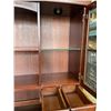 Image 3 : 2 PIECE MAHOGANY FINISH DISPLAY CABINET
