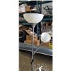 Image 3 : FLOOR LAMP AND SHOE RACK