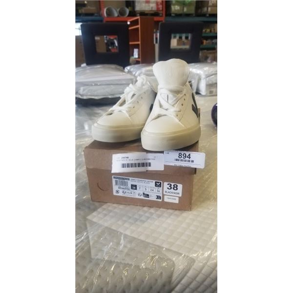 NEW PAIR OF VEJA CAMPO CHROIMEFREE LEATHER EXTRA WHITE / BLACK SIZE US 7