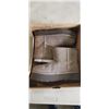 Image 2 : UGGS SIZE 4 MINI KIDS PLATFORM SHOES