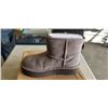 Image 3 : UGGS SIZE 4 MINI KIDS PLATFORM SHOES