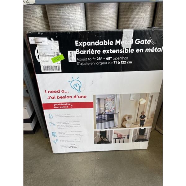 BILY EXPANDABLE HARDWARE MOUNTED SAFETY GATE, RETAIL $79