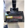Image 3 : SHARK CORDLESS VACUUM. POWERS ON, NO CHARGER