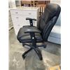 Image 3 : BLACK LEATHER ADJUSTABLE OFFICE CHAIR