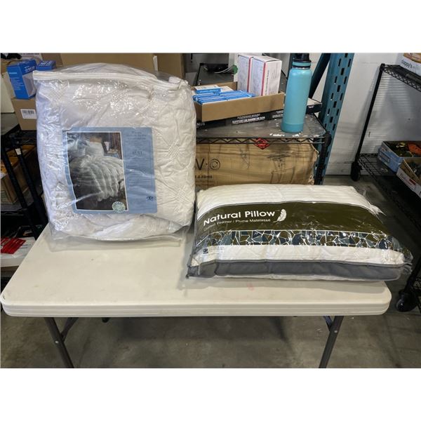 COMFORTER AND STANDARD QUEEN PILLOW