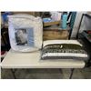 Image 1 : COMFORTER AND STANDARD QUEEN PILLOW