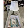 Image 1 : 10 WORKING LIGHT BULBS PLUS 1 TABLE LAMP TO TEST