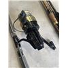 Image 5 : 3 BAIT CAST SPINNING RODS WITH REELS