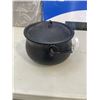 Image 1 : CAST IRON HANDLED BEAN POT