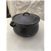 Image 2 : CAST IRON HANDLED BEAN POT
