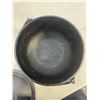 Image 4 : CAST IRON HANDLED BEAN POT
