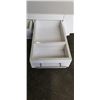 Image 4 : WHITE CRABS TABLE