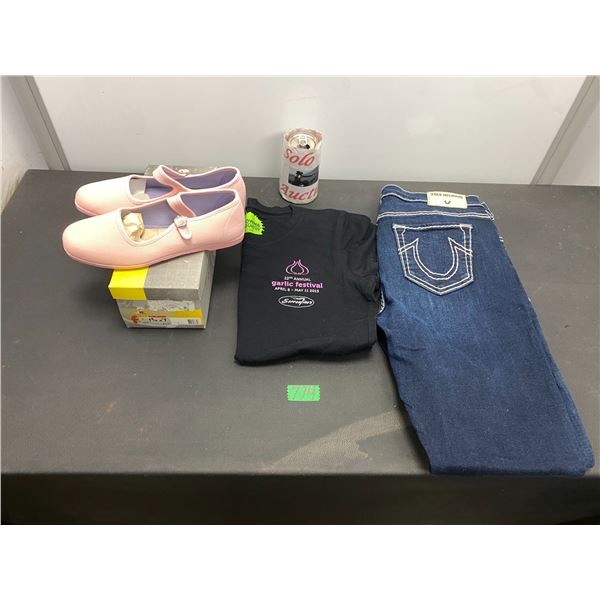 Women's jeans size 32, women's shoes size 6, and t-shirt