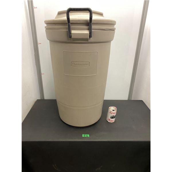 Large Rubbermaid brand garbage pail