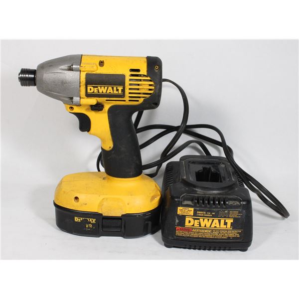DEWALT 18V 1/4" IMPACT DRIVER WITH BATTERY AND
