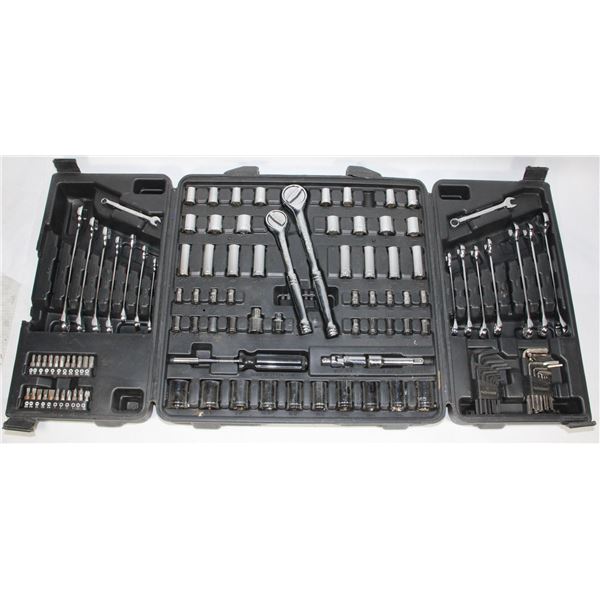 PERFORMANCE TOOL - 125PC TOOL KIT