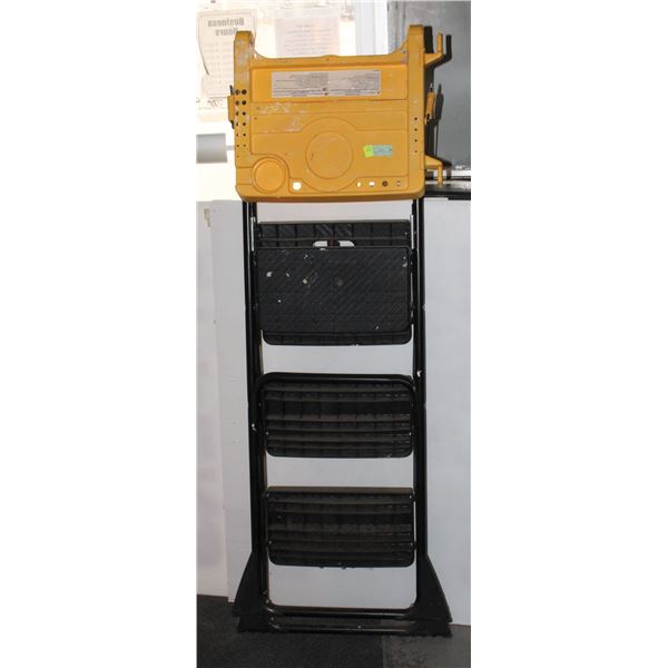 STEP LADDER WITH TOOL TRAY ATTACHMENT