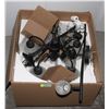 Image 1 : LOT OF 3 MATCHING STYLE LIGHT FIXTURES