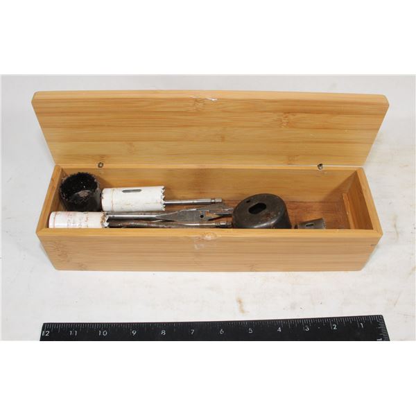 BOX OF ASSORTED HOLE SAW BITS