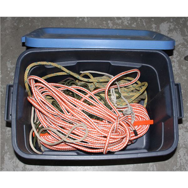 RUBBERMAID ROUGHNECK 14 GALLON TOTE FULL OF