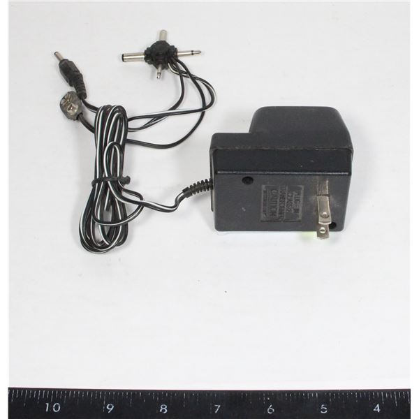 UNIVERSAL AC/DC ADAPTOR