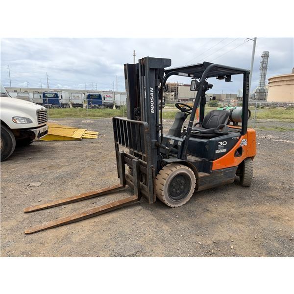 (1056452) 2017 Doosan G30P-5 Propane Forklift (Inoperable - Does Not Start)