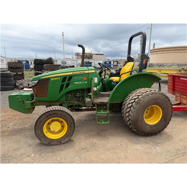 (10426171) 2021 John Deere Model 5065E Tractor (Runs & Drives - See Video)