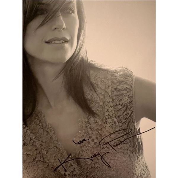 Kelly Preston facsimile signed photo. 5x7 inches
