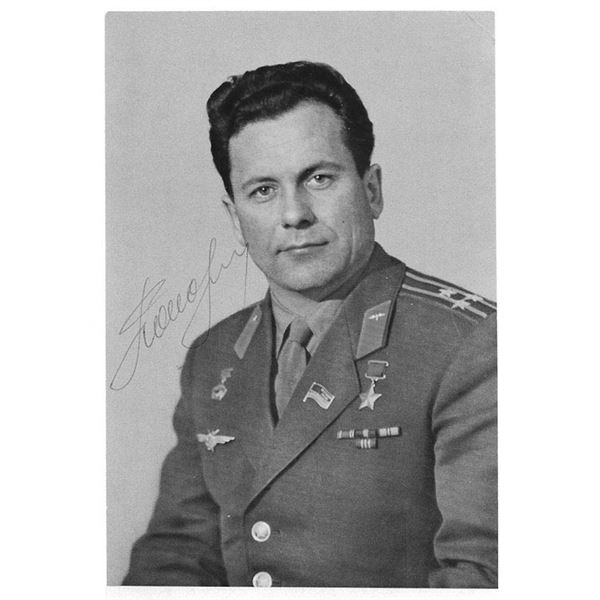 Soviet Cosmonaut Pavel Popovich signed postcard