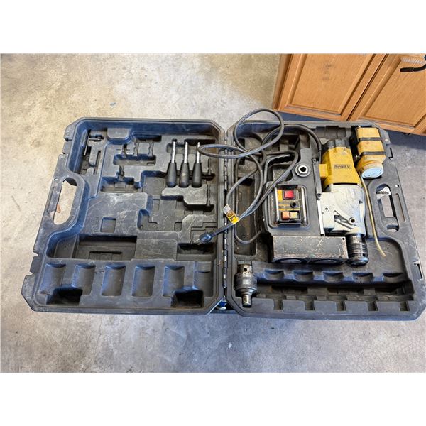 (10139292) DeWalt DWE1622k 2-Speed Magnetic Drill Press (Works)