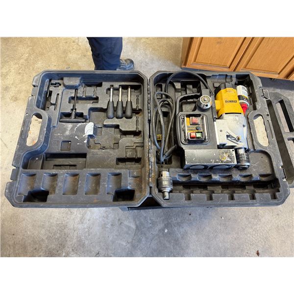 (10528674) DeWalt DWE1622k 2-Speed Magnetic Drill Press (Works)