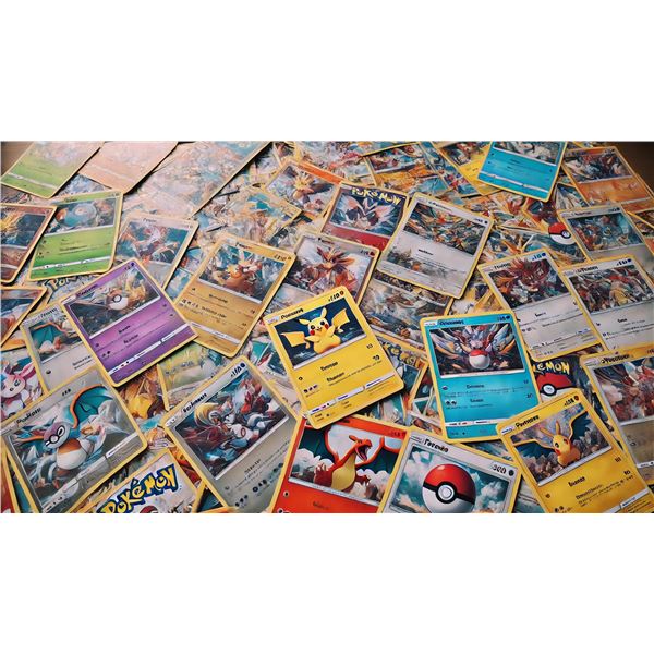 Feature Lot Ð Pokemon Mystery Box Ð Approx. 300 Ca