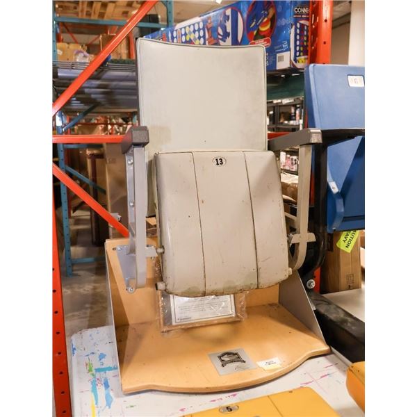 Maple Leaf Gardens Complete Chair & Mount Grey Sec