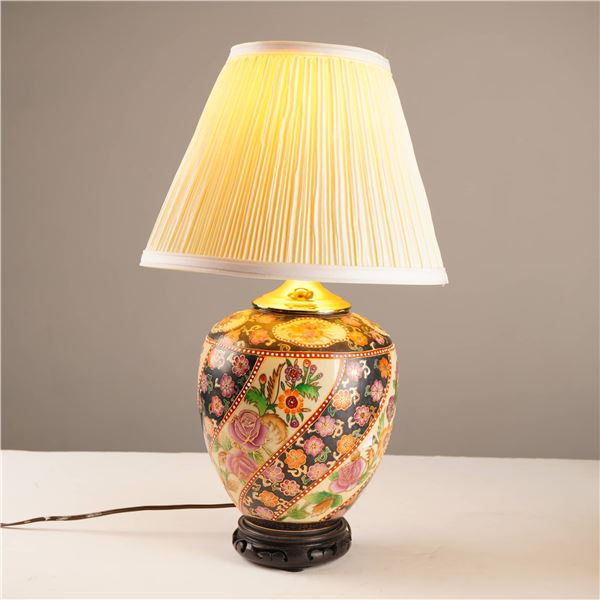 Chinese Satsuma-Style Enameled Ceramic Table Lamp