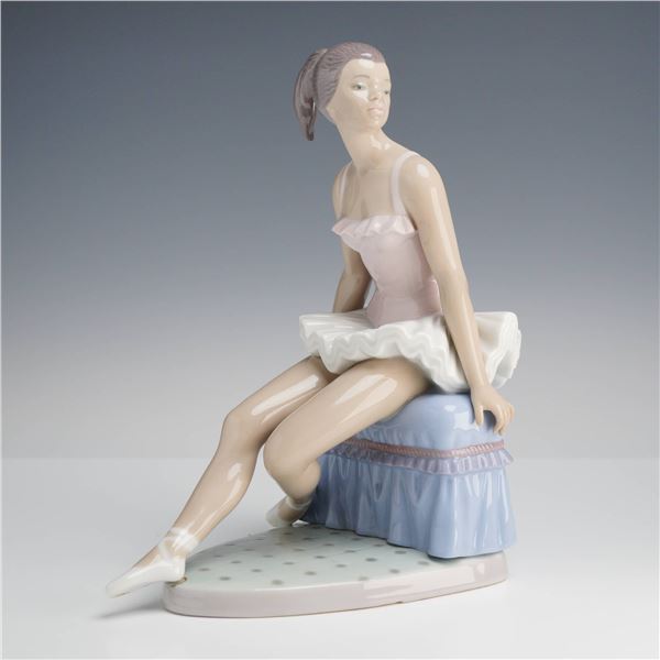 LladrÃ³ Beautiful Ballerina Porcelain Figurine, Model 6103