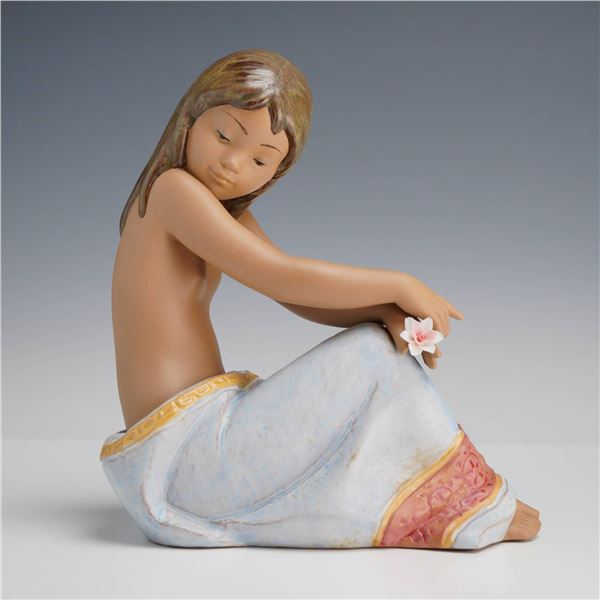LladrÃ³ Island Beauty Figurine, Model 2382