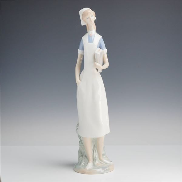 LladrÃ³, Nurse Figurine (Model 4603)