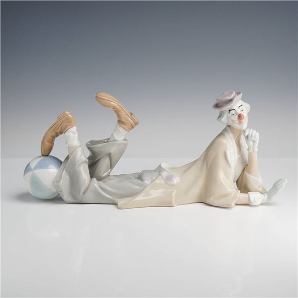LladrÃ³, Reclining Clown with Ball (#4618)