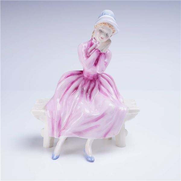 Royal Doulton Figurine Young Dreams HN3176