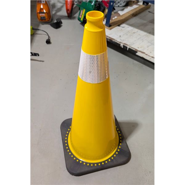 CÔNE DE SIGNALISATION (JAUNE) 29" DE HAUT