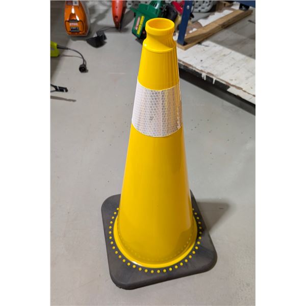 CÔNE DE SIGNALISATION (JAUNE) 29" DE HAUT