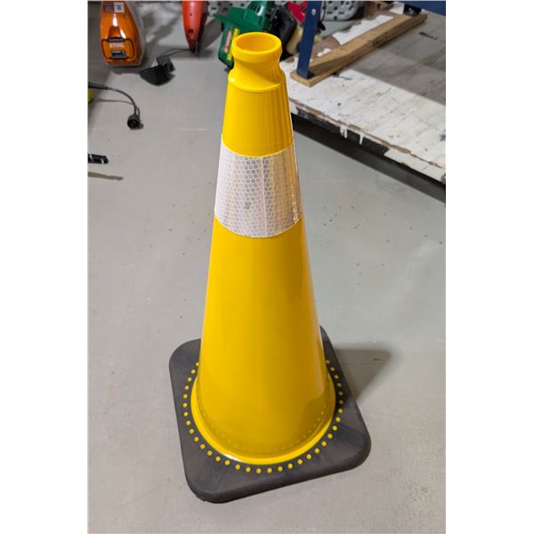 CÔNE DE SIGNALISATION (JAUNE) 29" DE HAUT