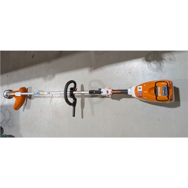 COUPE-BORDURE SANS FIL STIHL AVEC BATTERIE **SANS CHARGEUR**