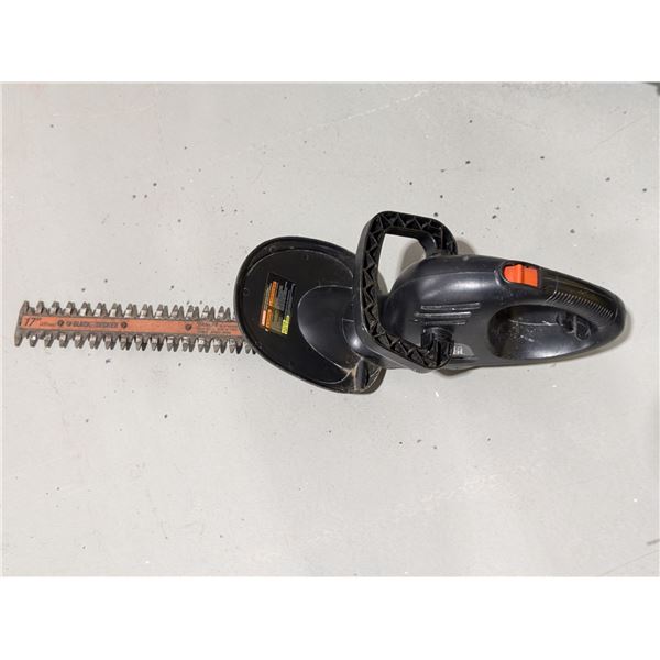 TAILLE-HAIE ÉLECTRIQUE BLACK & DECKER 17"