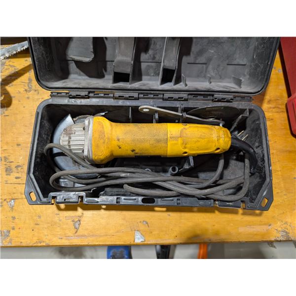 MEULEUSE D'ANGLE ÉLECTRIQUE DEWALT 4.5" #D28402