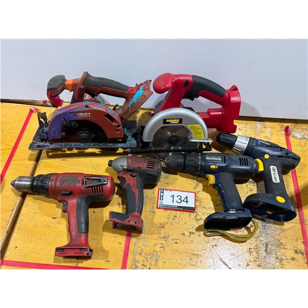 LOT DE 6 OUTILS SANS FIL SANS BATTERIE NI CHARGEUR (ÉTAT INCONNU)