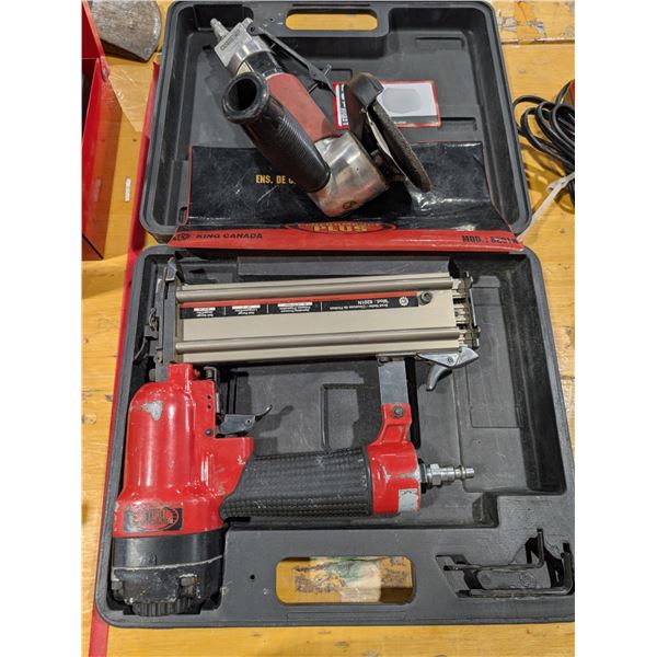 LOT: 2 OUTILS PNEUMATIQUES - CLOUEUSE DE FINITION & MEULEUSE D'ANGLE