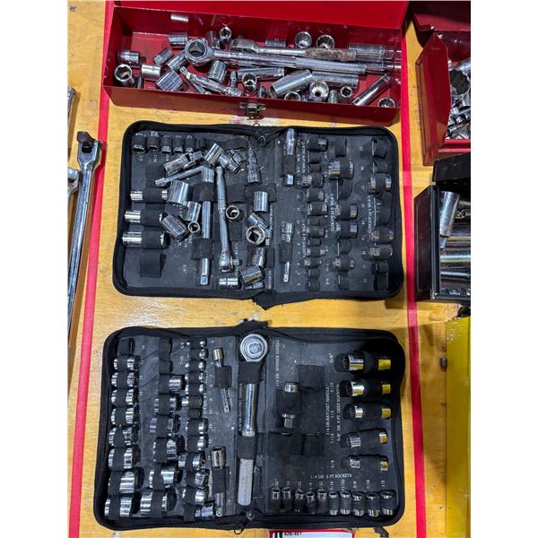 LOT DE 3 ENSEMBLES À CLIQUET ** INCOMPLET**