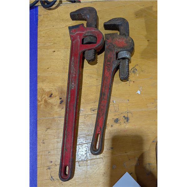 LOT DE 2 CLÉS À TUYAU ASSORTIES